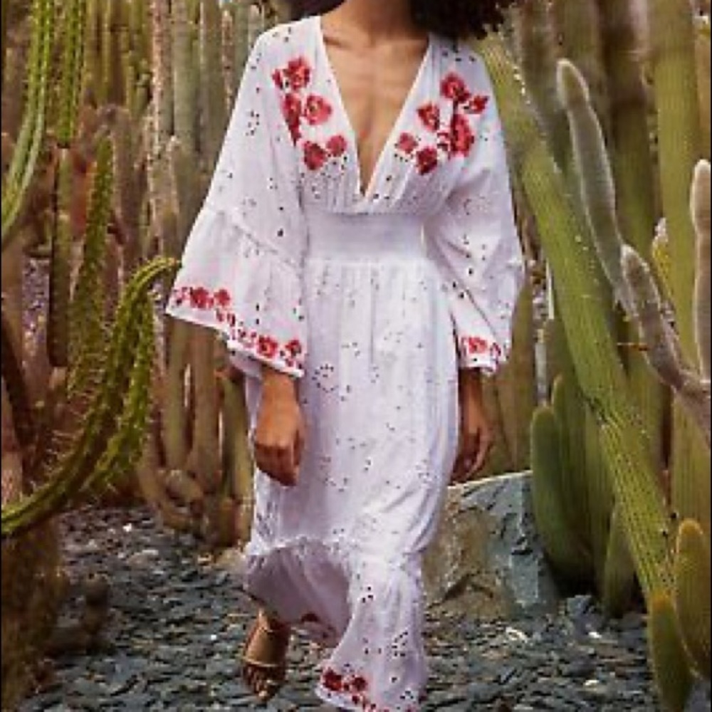MISA Los Angeles
White Shadi Casual Maxi Dress
Size: S Length: Mid-Length